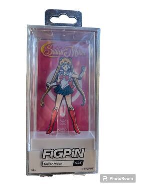 FiGPiN Sailor Moon #923 NYCC 2022 Exclusive Enamel Pin